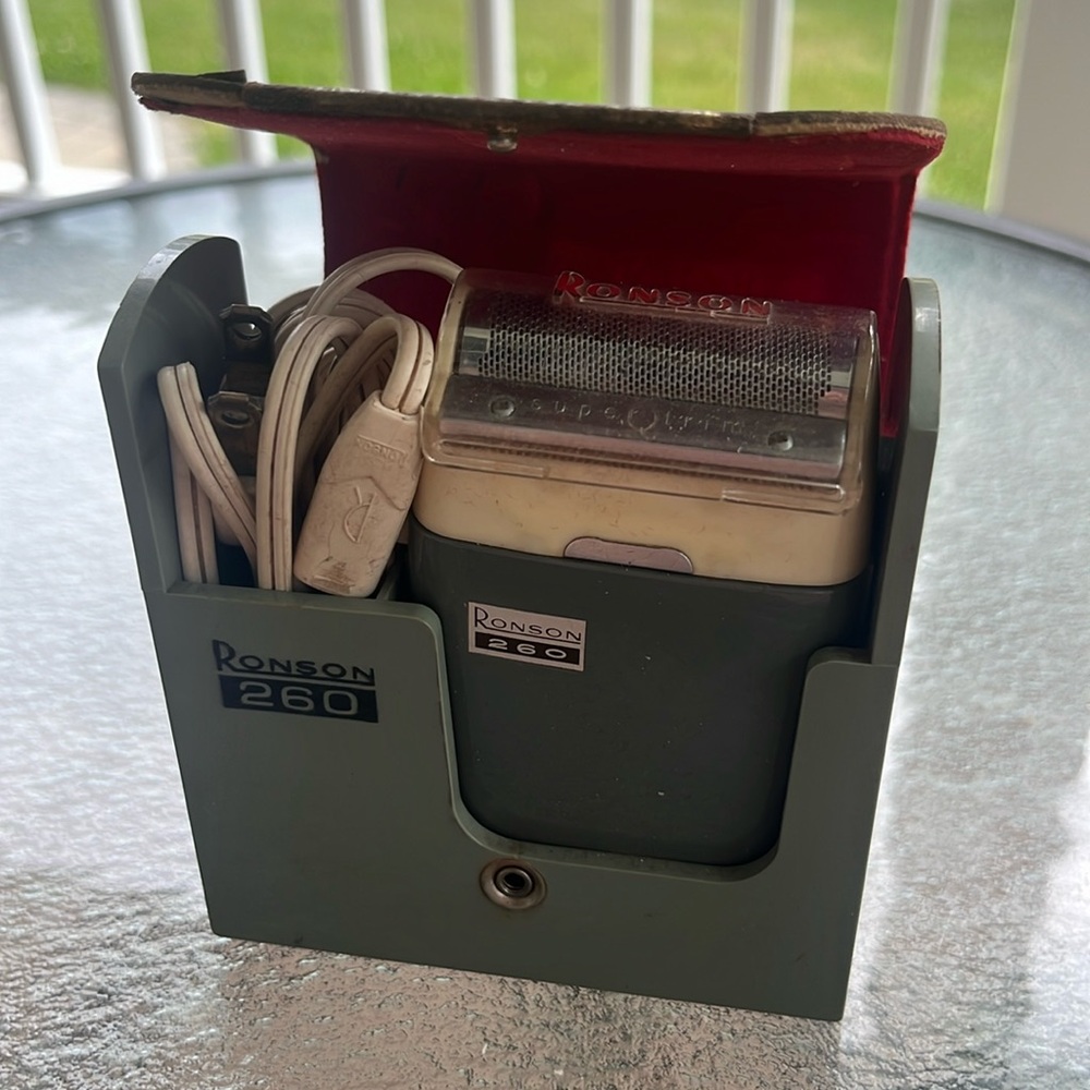 Vintage Ronson Model 260 Electric Razor Shaver w/Case Rare